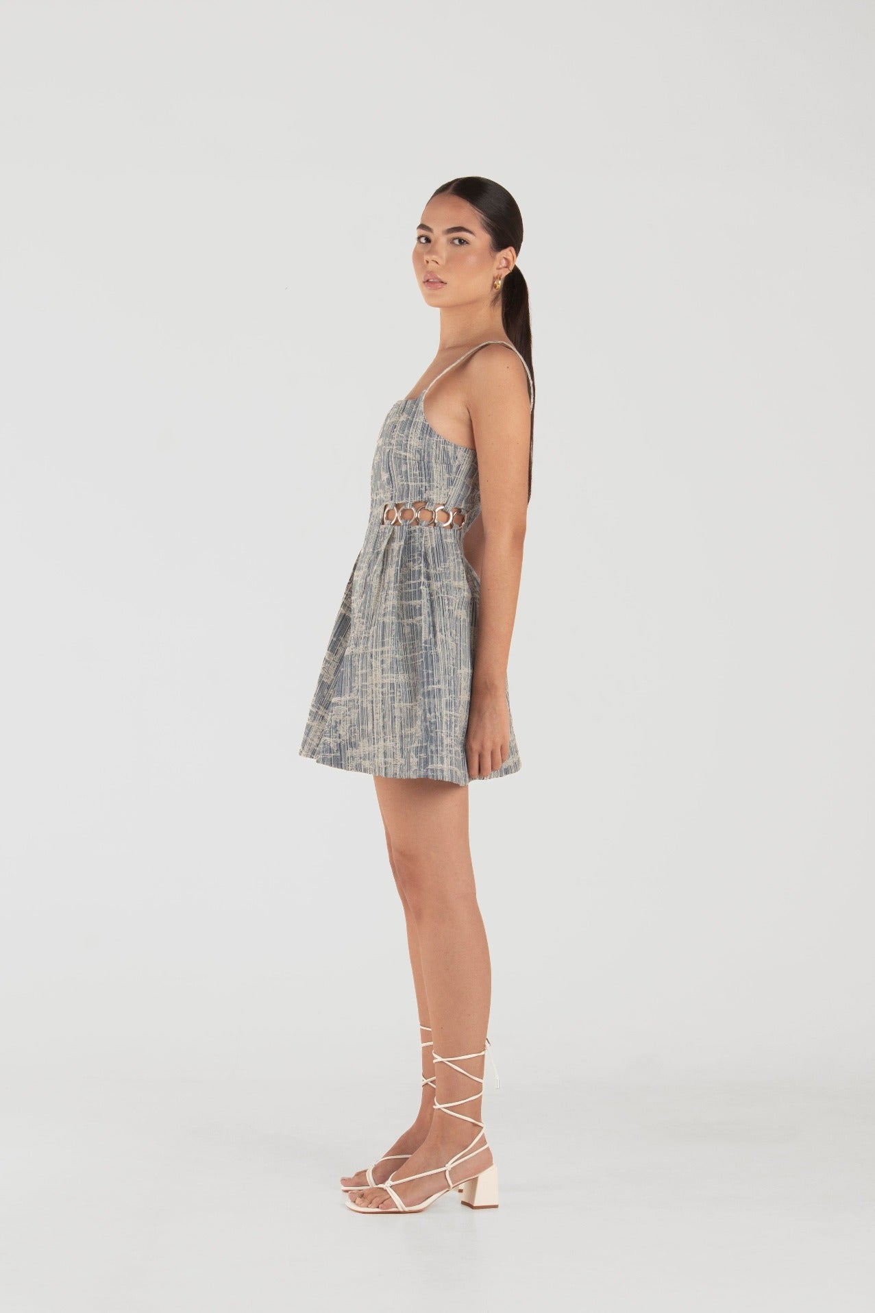 denim dress, side