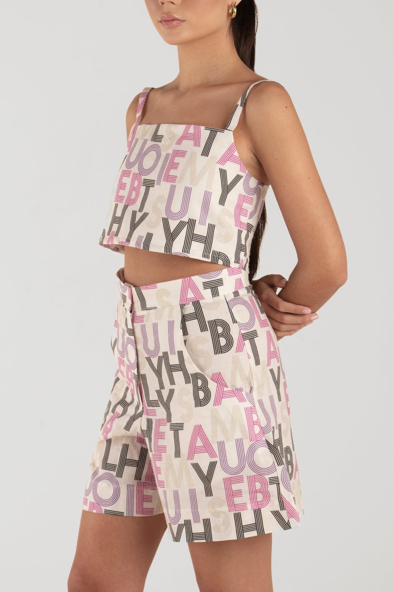 linen shorts, side